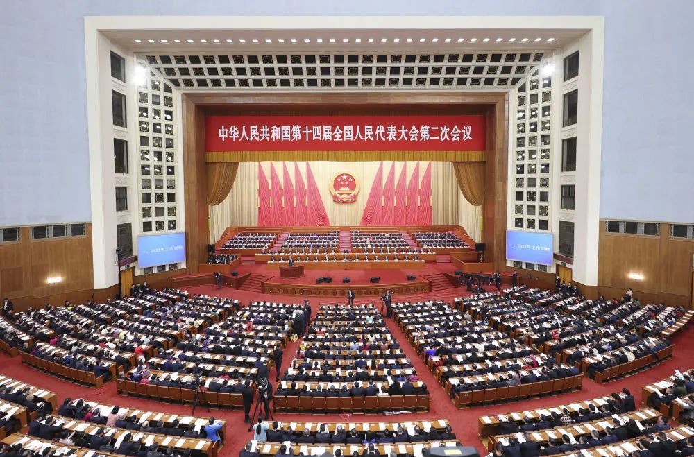 3月5日，李強總理向十四屆全國人大二次會議作政府工作報告